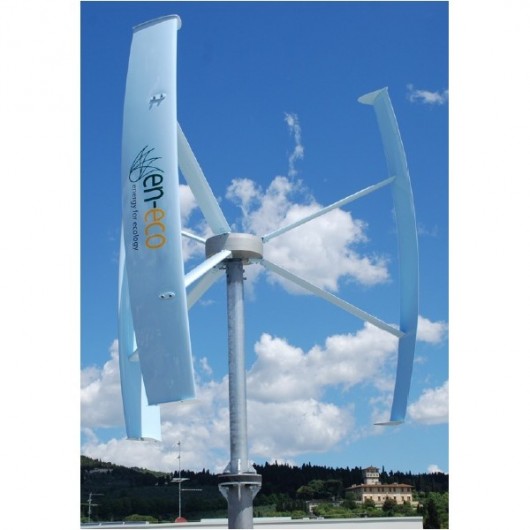 Eolienne verticale Sky Line EN-ECO SL-One 1kW Réseau vue de près Eolienne verticale Sky Line EN-ECO SL-One 1kW Réseau vue de près